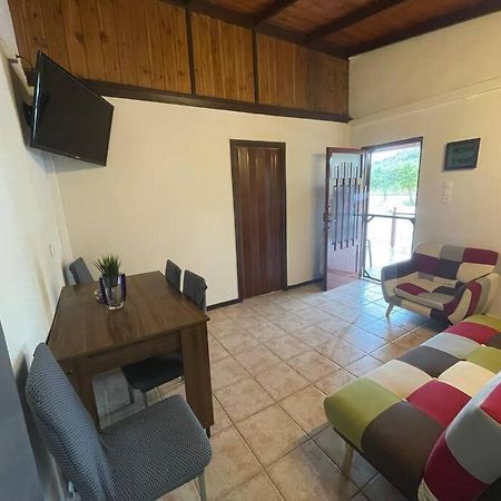 Philip & Vivian'S House Villa Vinglafia ภายนอก รูปภาพ